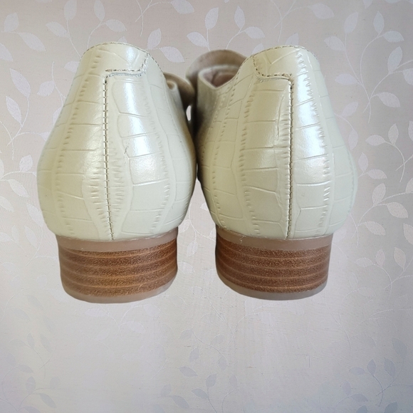 Bared Footwear Croc Embossed Leather Loafers Cream White Gold Buckle Size 40 - Picture 10 of 15